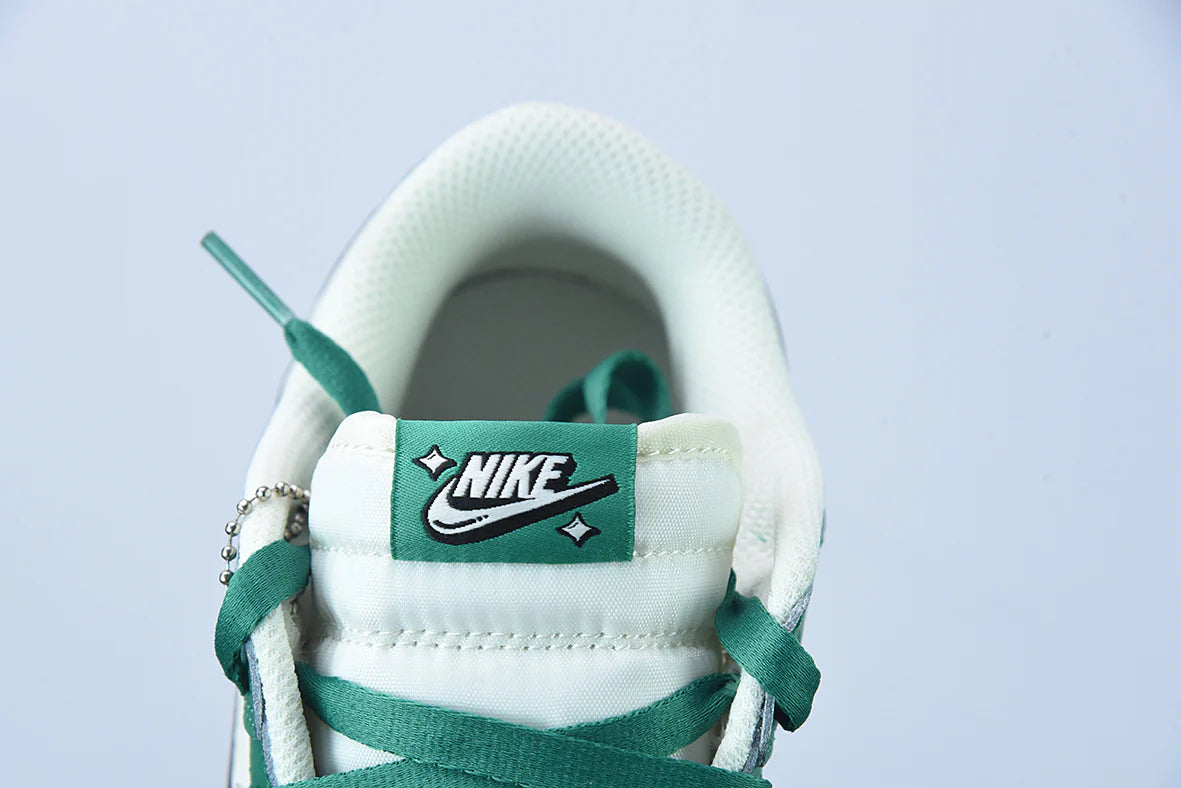 Nike SB Dunk Low”Lottery”