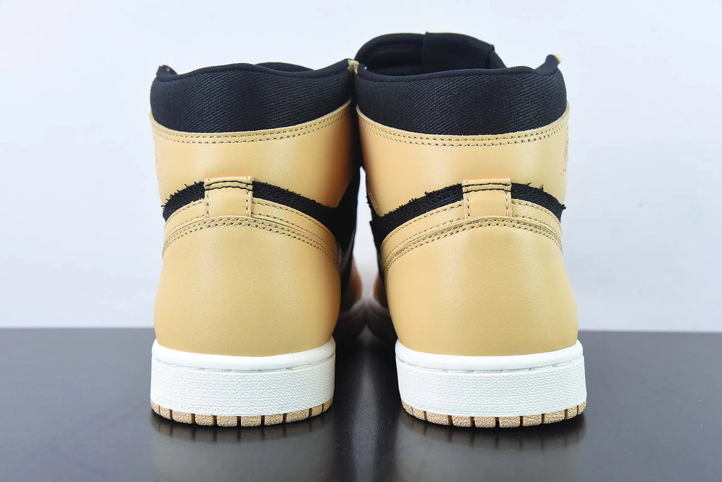 Nike Air Jordan 1 Retro High OG “Heirloom”