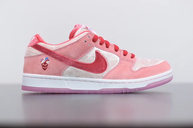 Nike SB Dunk Low Strange Love