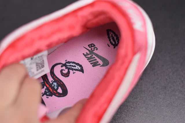 Nike SB Dunk Low Strange Love