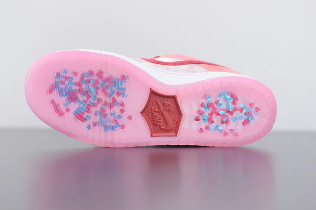 Nike SB Dunk Low Strange Love