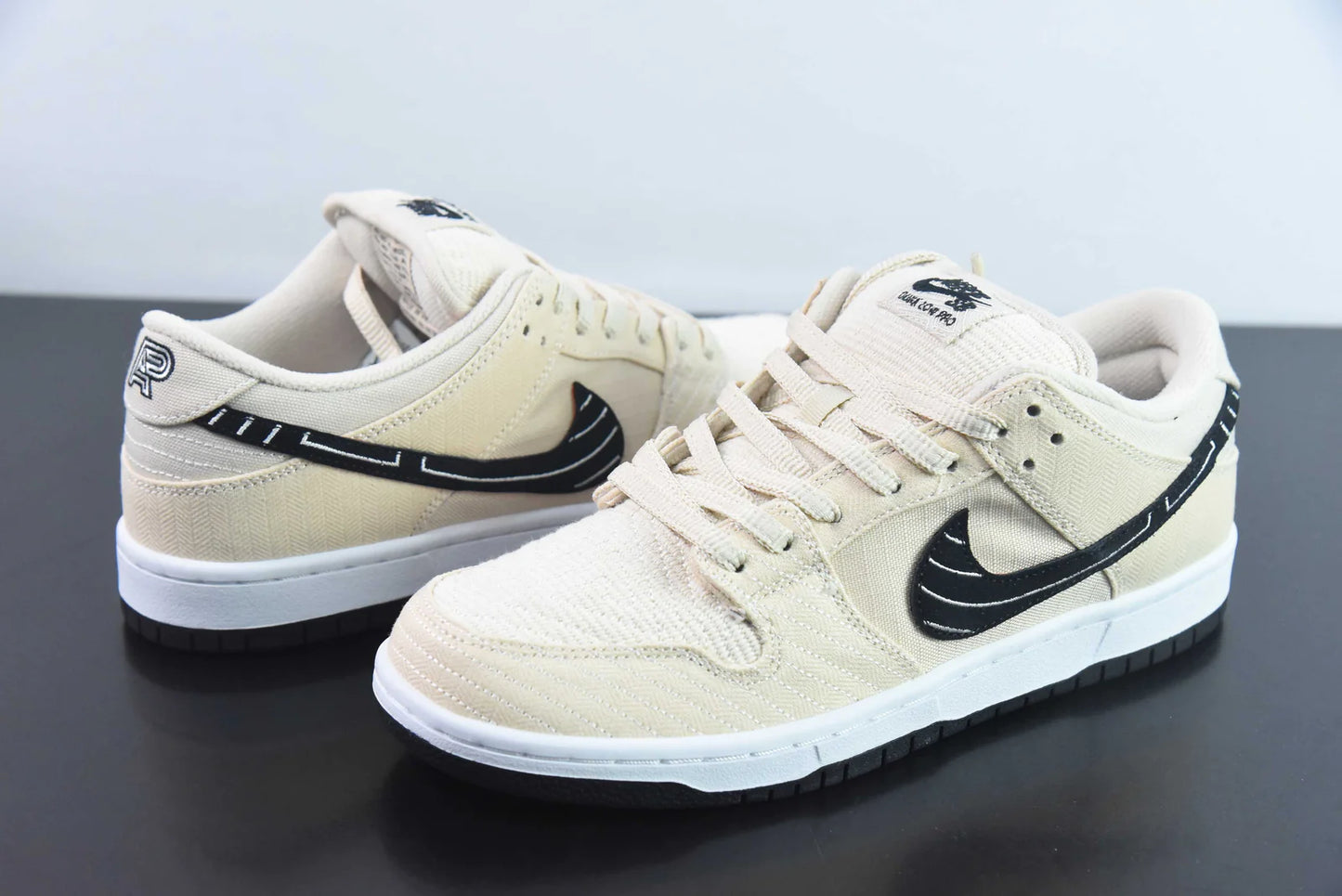 Nike SB Dunk Low “Albino & Preto”