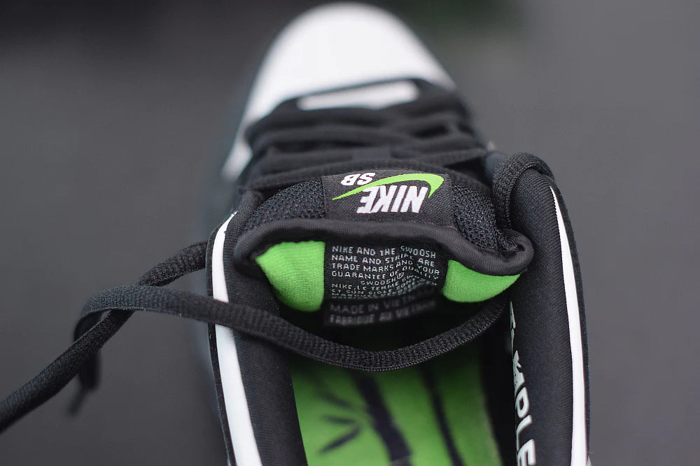 Nike SB Dunk Low x Staple ”Panda Pigeon”