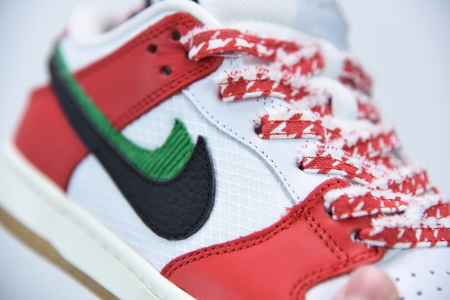 Nike SB Dunk Low – Frame Skate “Habibi”