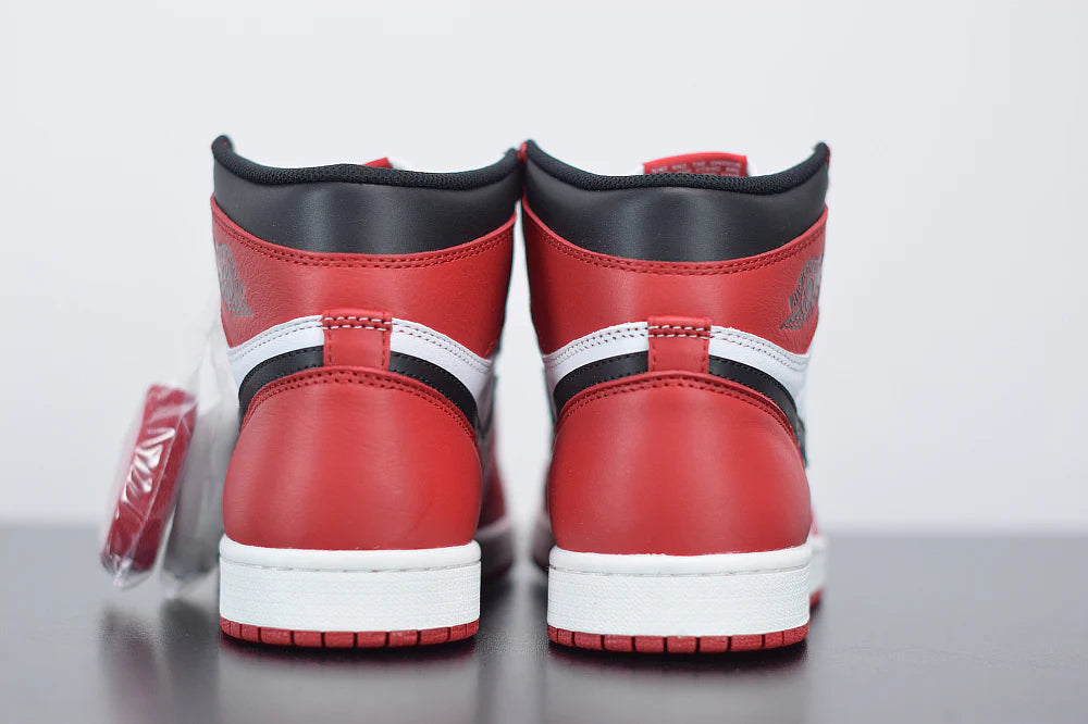 Nike Air Jordan 1 Retro High “Chicago”