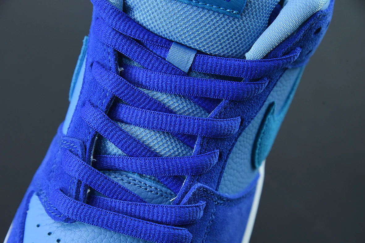 Nike Dunk SB Low Pro ”Blue Raspberry”