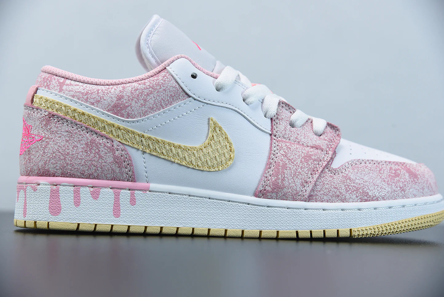 Nike Air Jordan 1 Low GS “Strawberry Ice Cream”