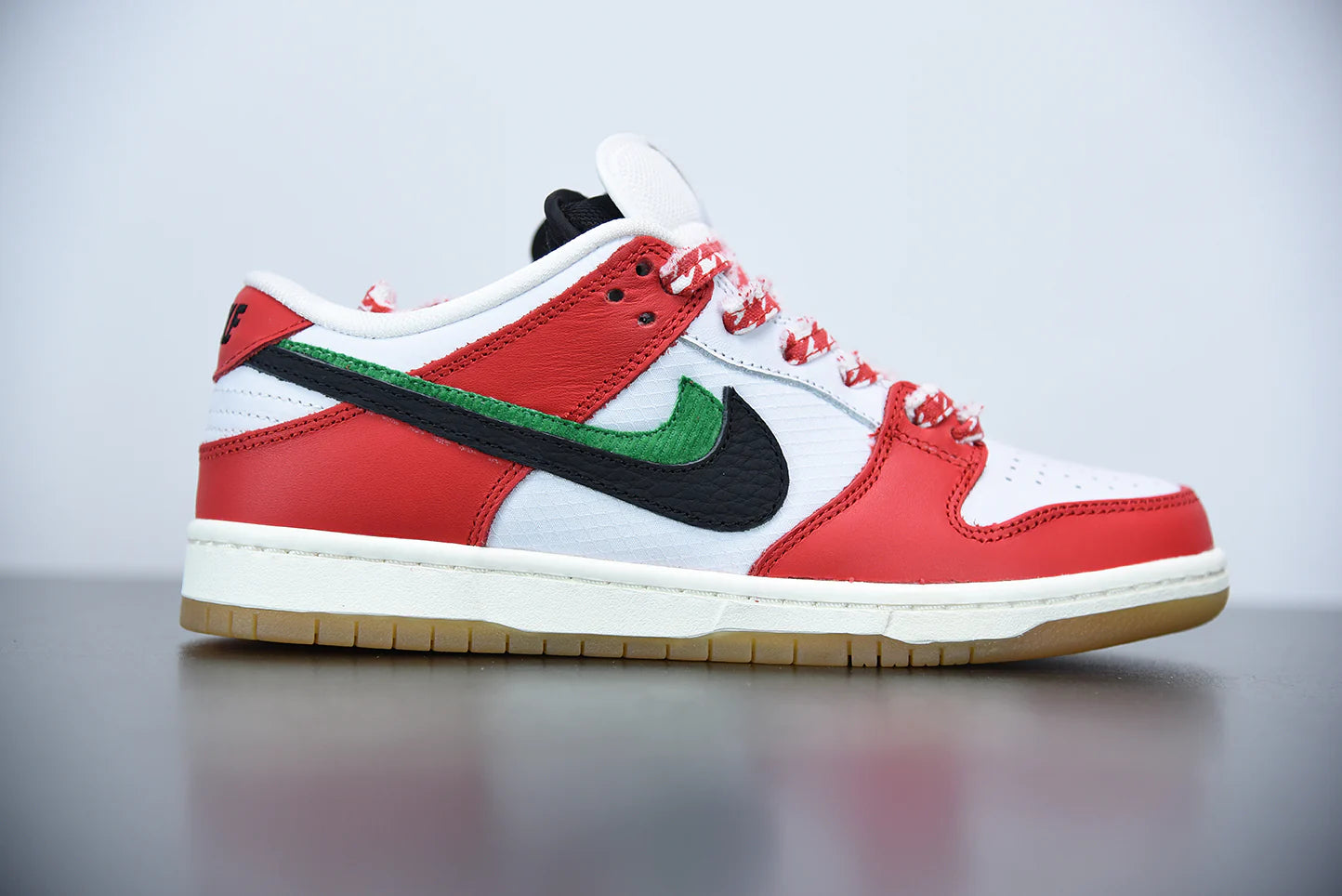 Nike SB Dunk Low – Frame Skate “Habibi”