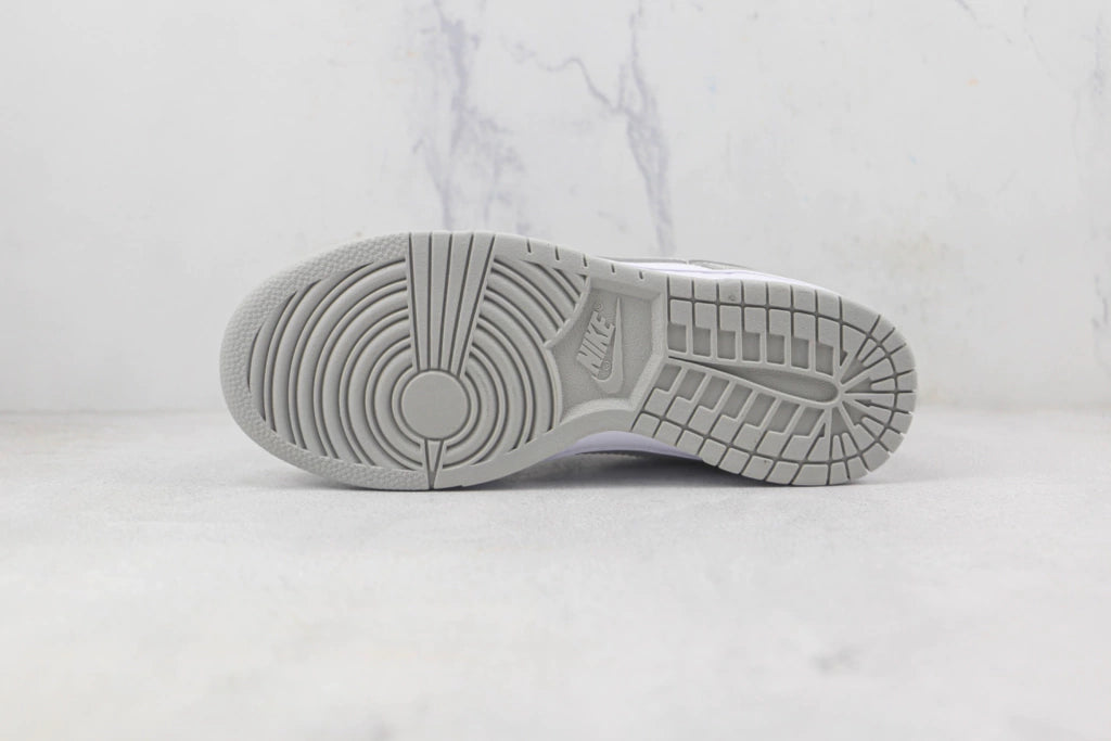 Nike SB Dunk Low “Grey Fog”
