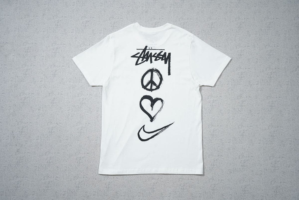 Camiseta Nike x Stussy Peace Love Swoosh