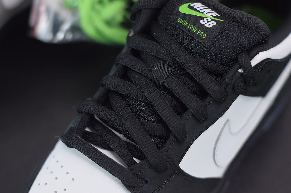 Nike SB Dunk Low x Staple ”Panda Pigeon”