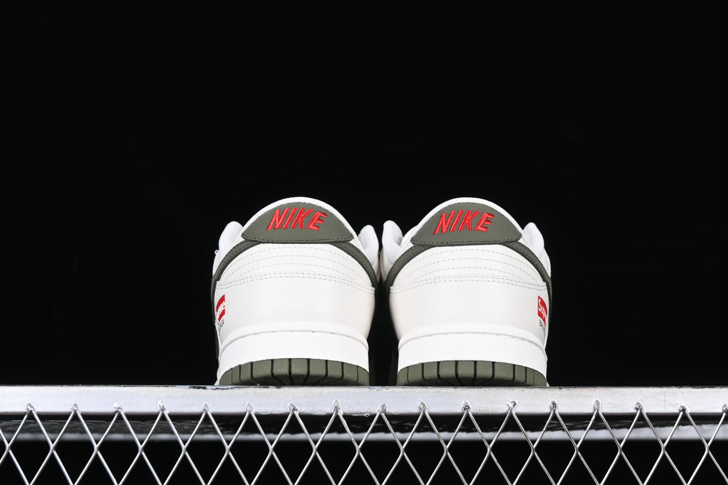 Nike SB Dunk Low Supreme