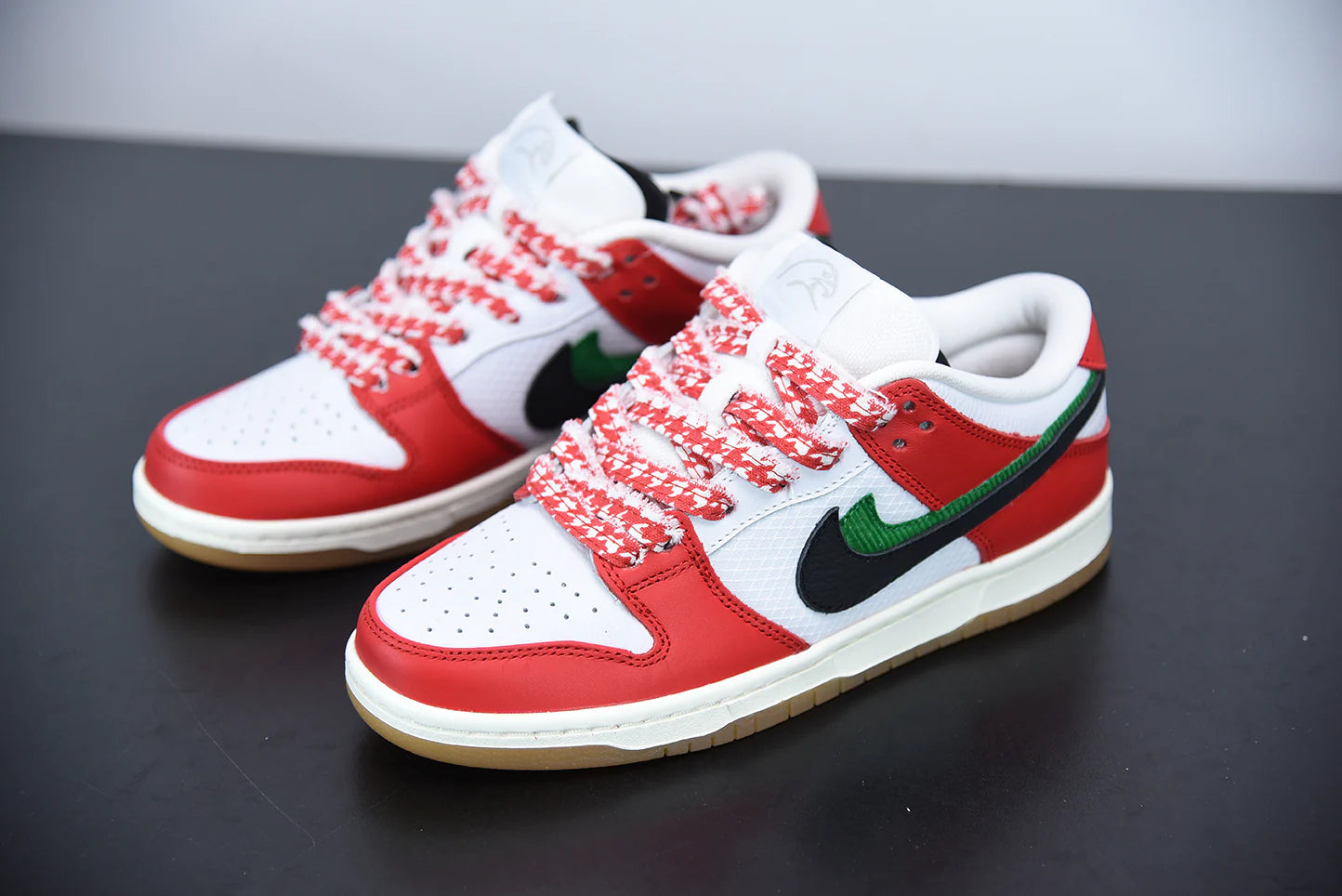 Nike SB Dunk Low – Frame Skate “Habibi”