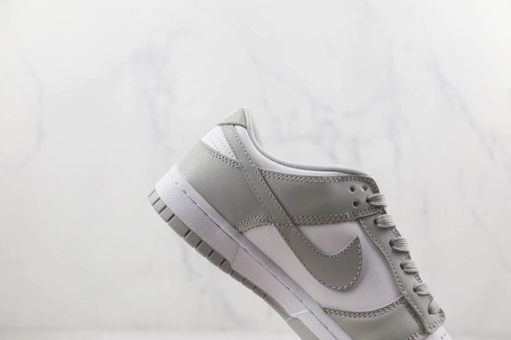 Nike SB Dunk Low “Grey Fog”