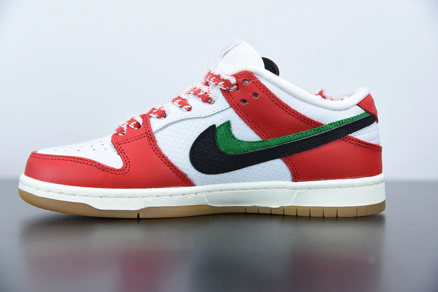 Nike SB Dunk Low – Frame Skate “Habibi”