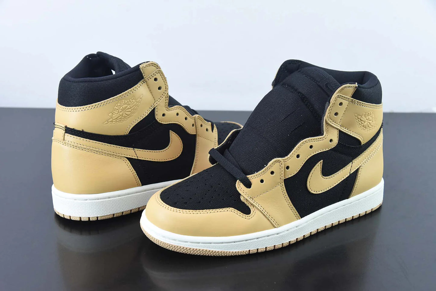 Nike Air Jordan 1 Retro High OG “Heirloom”