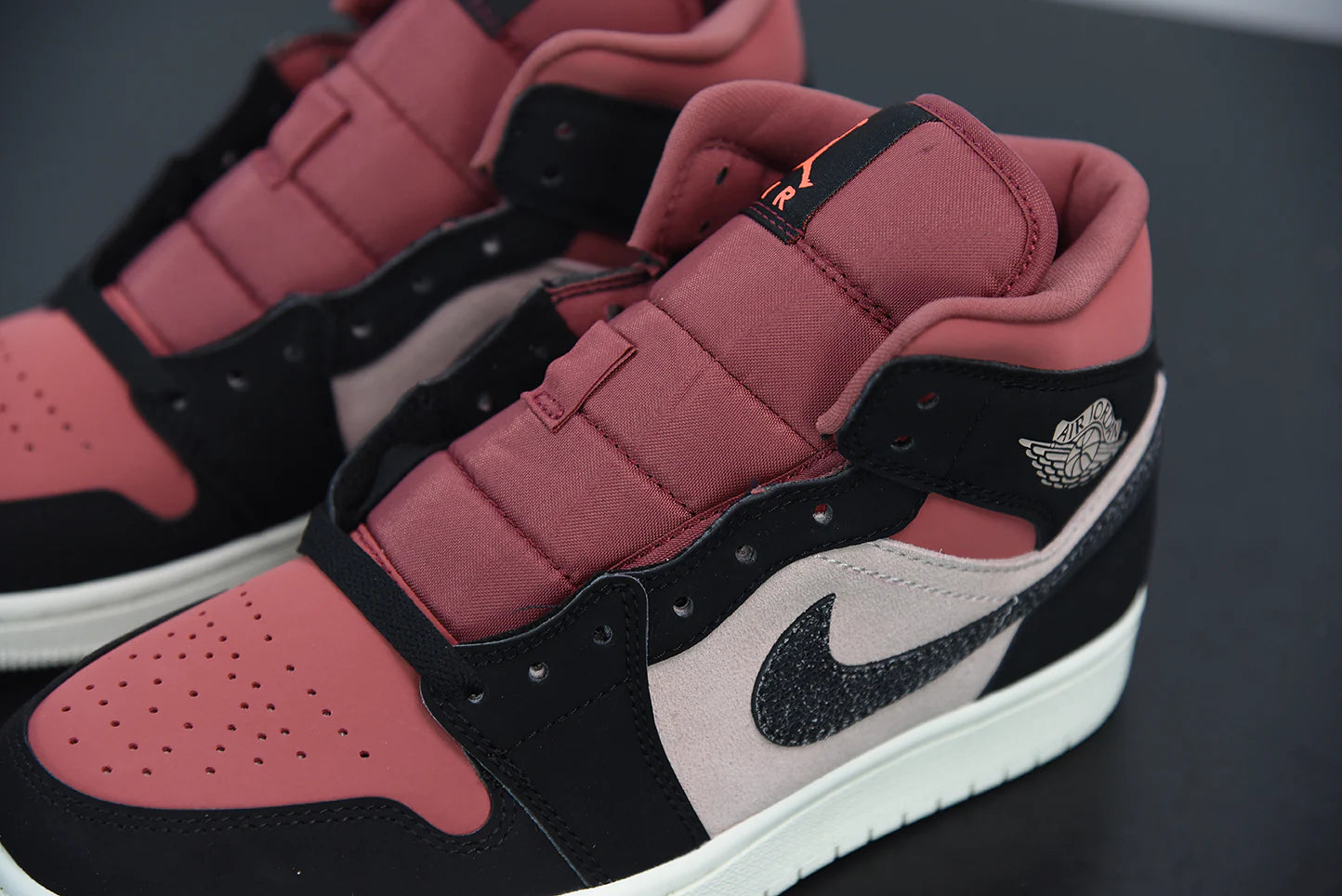 Nike Air Jordan 1 Mid “Particle Beige”