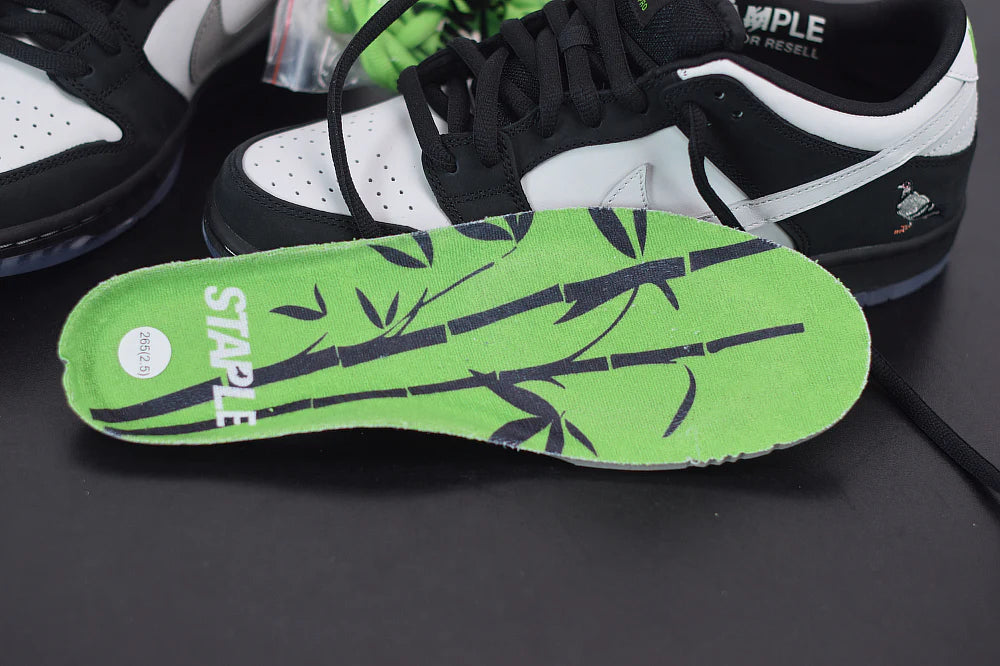 Nike SB Dunk Low x Staple ”Panda Pigeon”