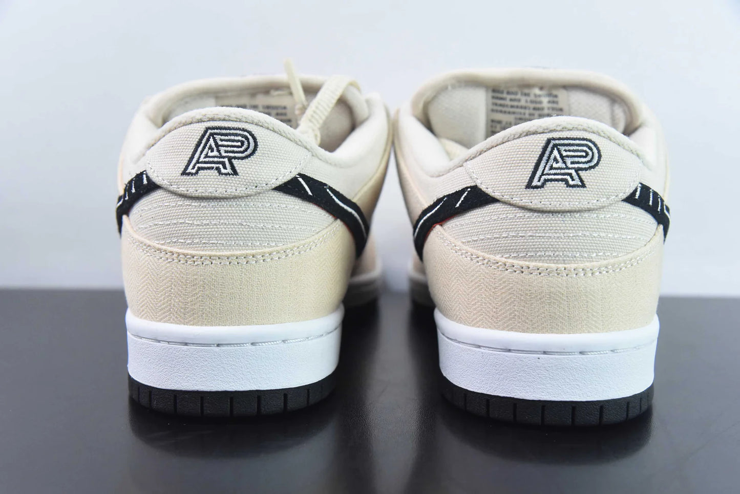 Nike SB Dunk Low “Albino & Preto”
