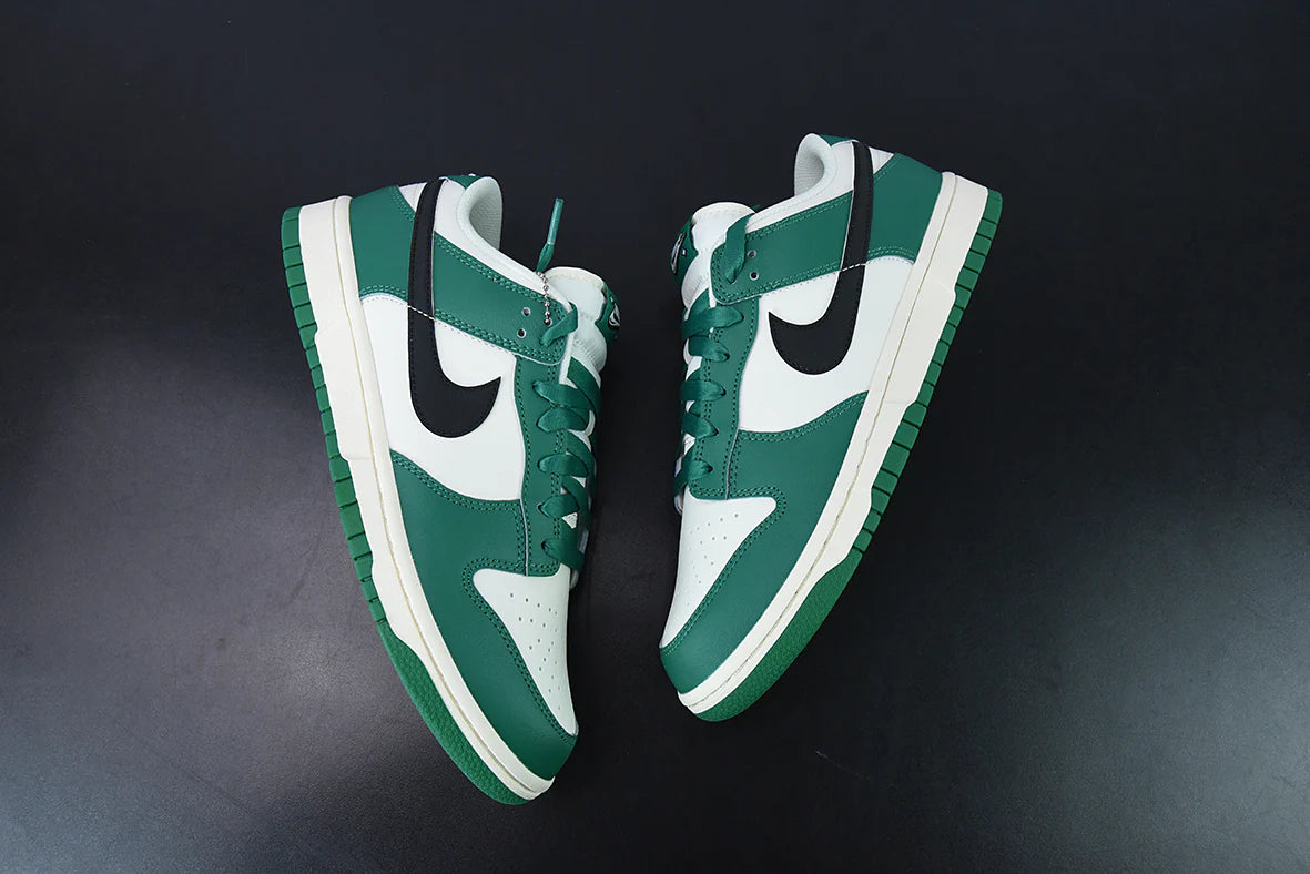 Nike SB Dunk Low”Lottery”
