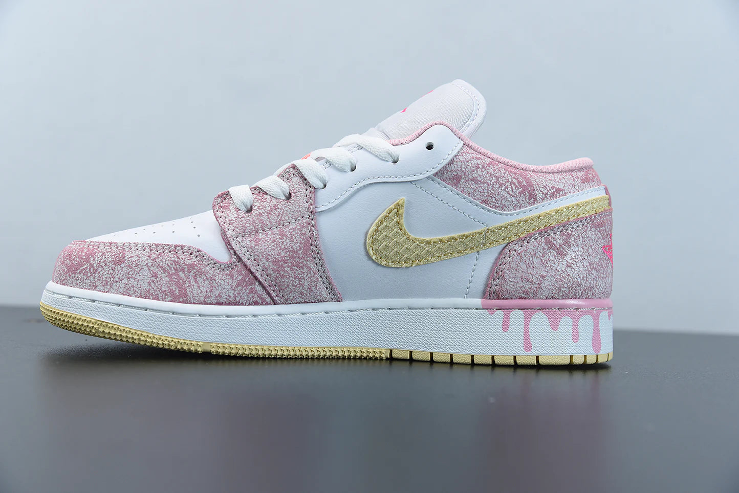 Nike Air Jordan 1 Low GS “Strawberry Ice Cream”