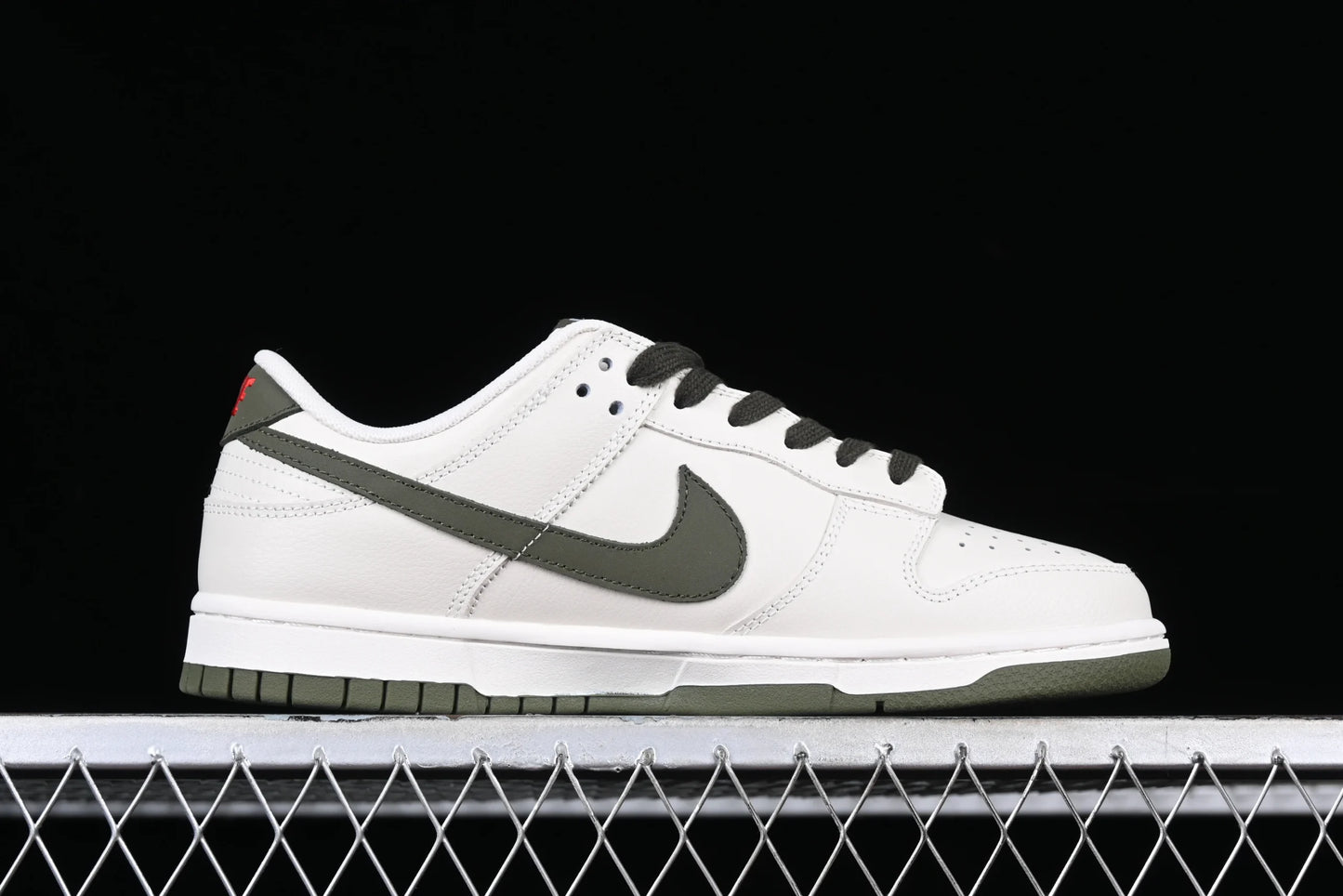 Nike SB Dunk Low Supreme