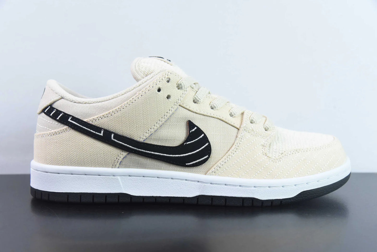 Nike SB Dunk Low “Albino & Preto”
