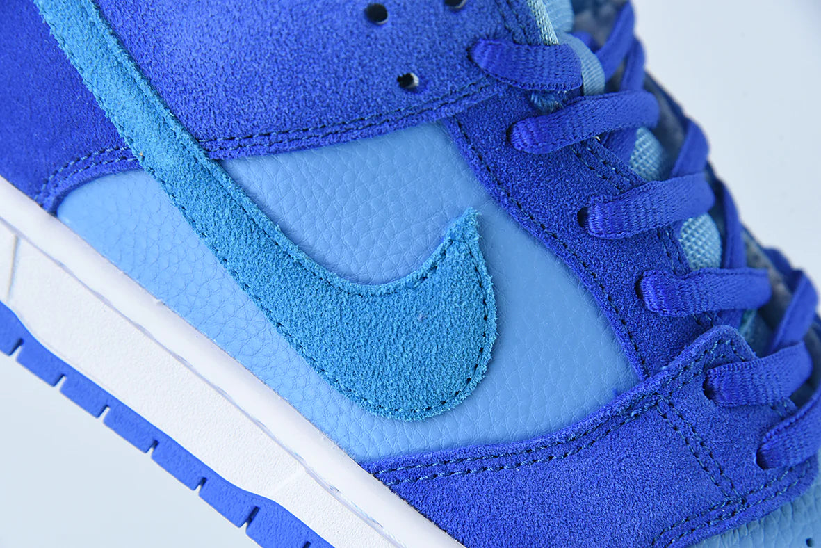 Nike Dunk SB Low Pro ”Blue Raspberry”