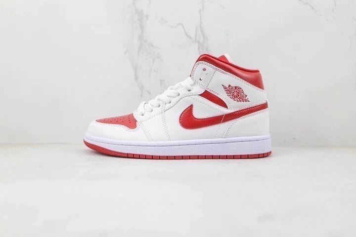 Nike Air Jordan 1 Mid Reverse Chicago