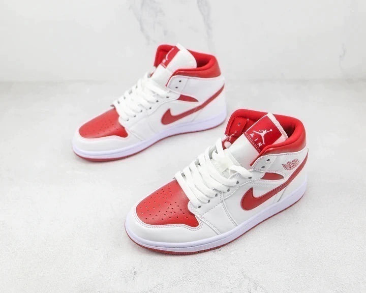 Nike Air Jordan 1 Mid Reverse Chicago