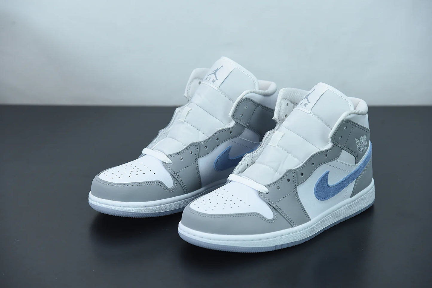 Nike Air Jordan 1 Mid “White Wolf Grey”
