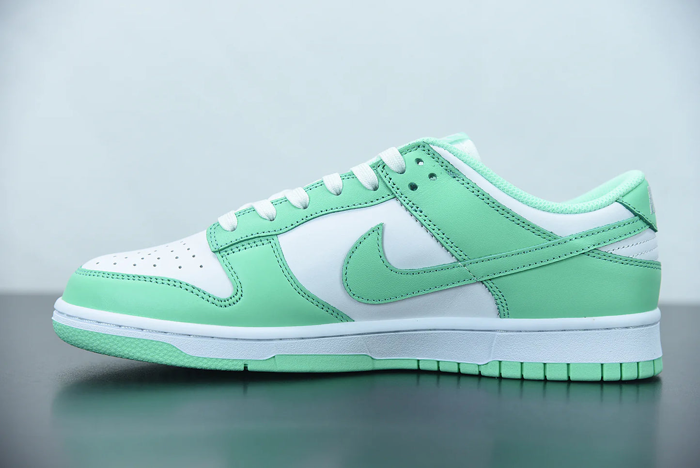 Nike Dunk Low “Green Glow”