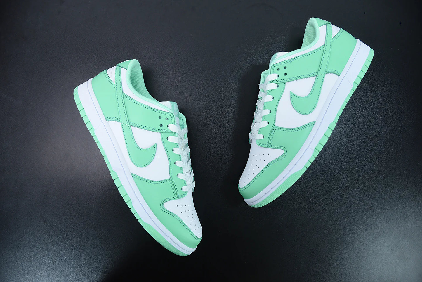 Nike Dunk Low “Green Glow”