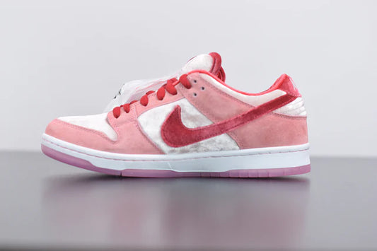Nike SB Dunk Low Strange Love