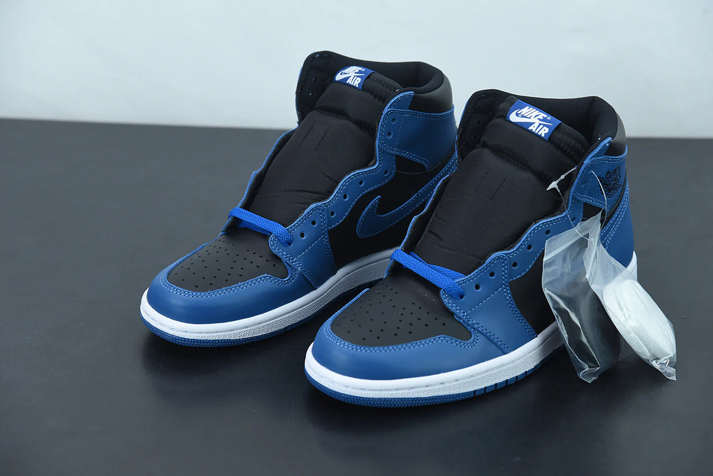 Nike Air Jordan 1 Retro High OG “Dark Marina Blue”