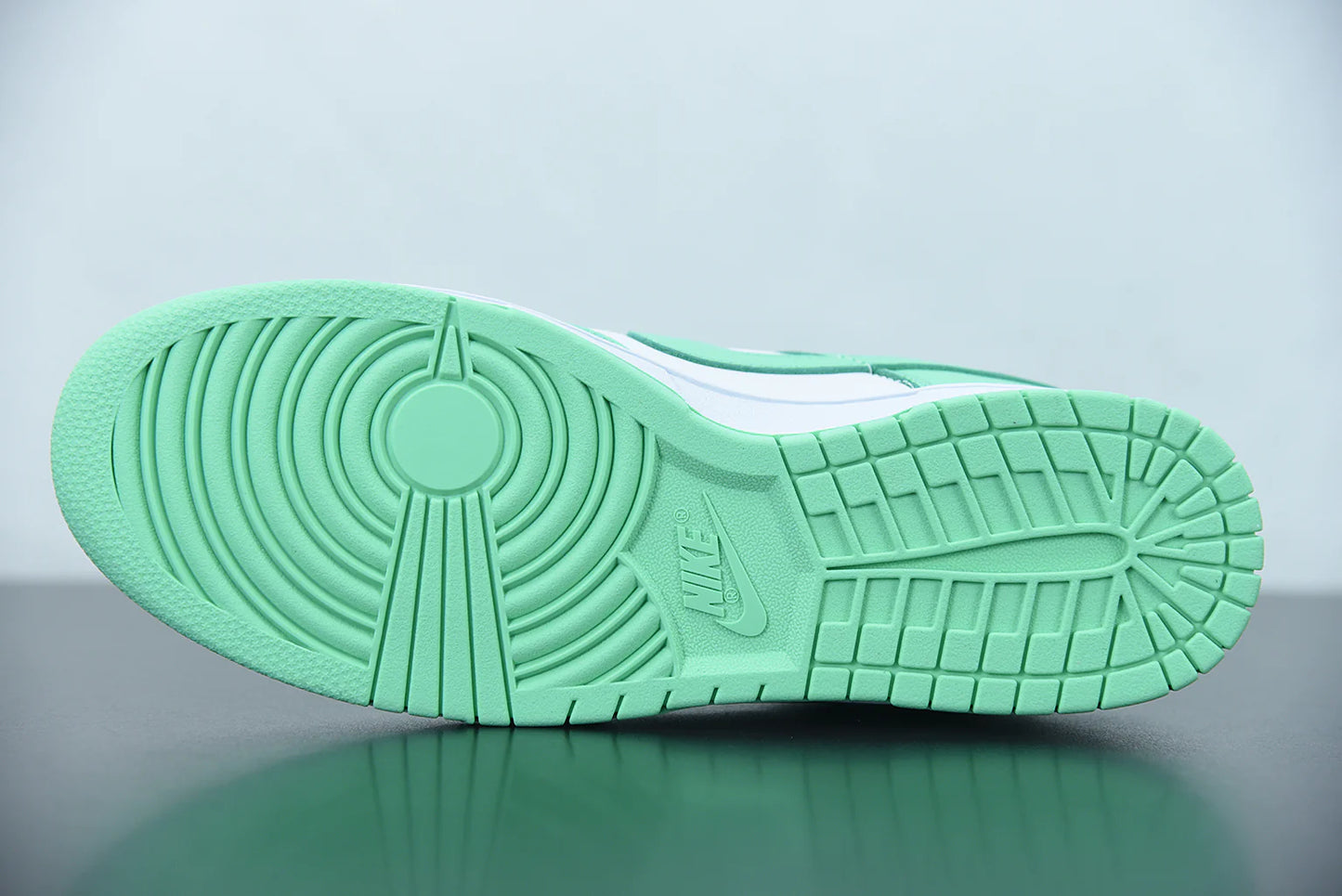 Nike Dunk Low “Green Glow”