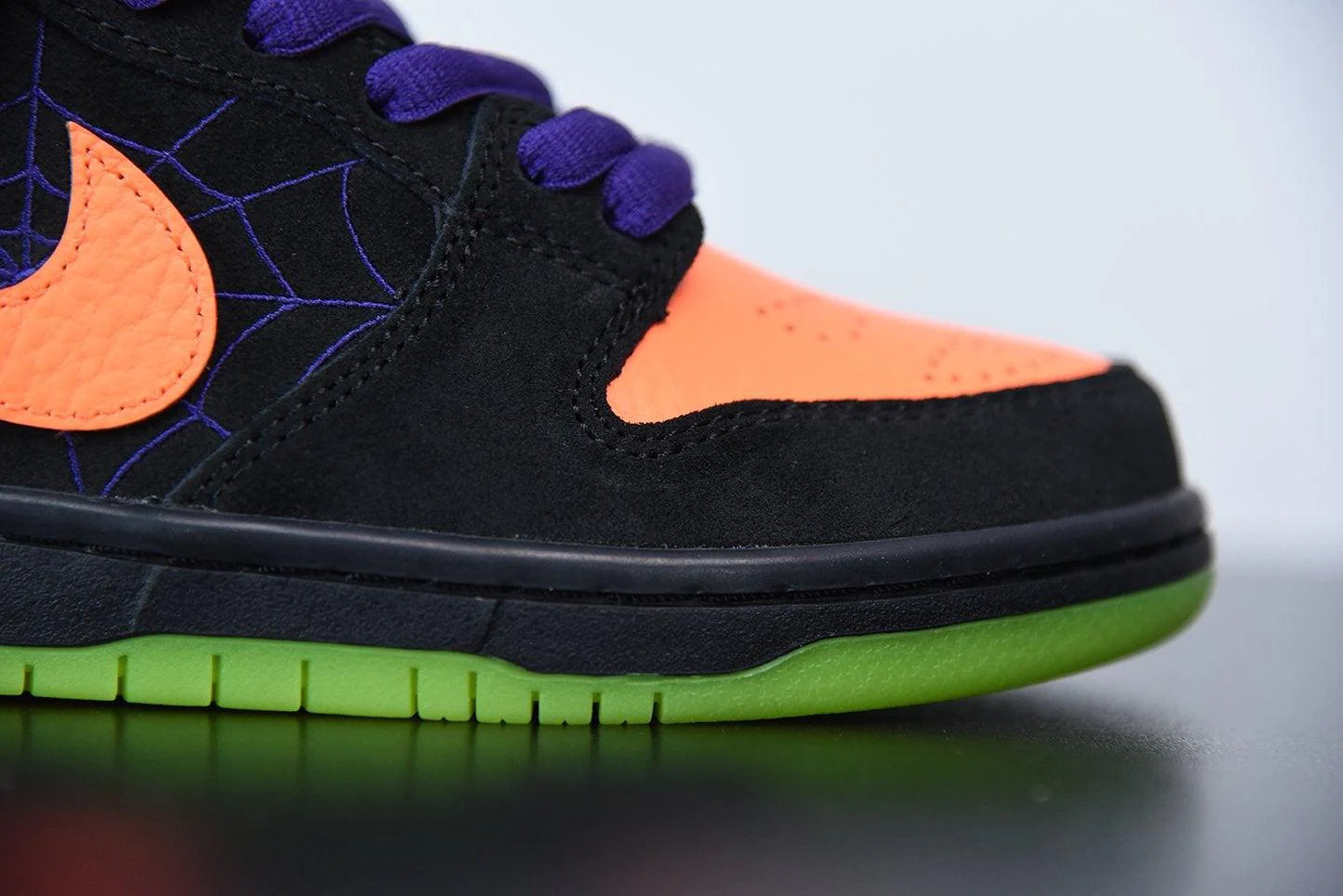 Nike SB Dunk Low Night of Mischief Halloween