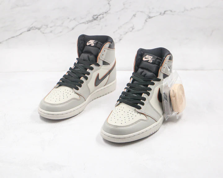 Nike SB x Air Jordan 1 High Light Bone