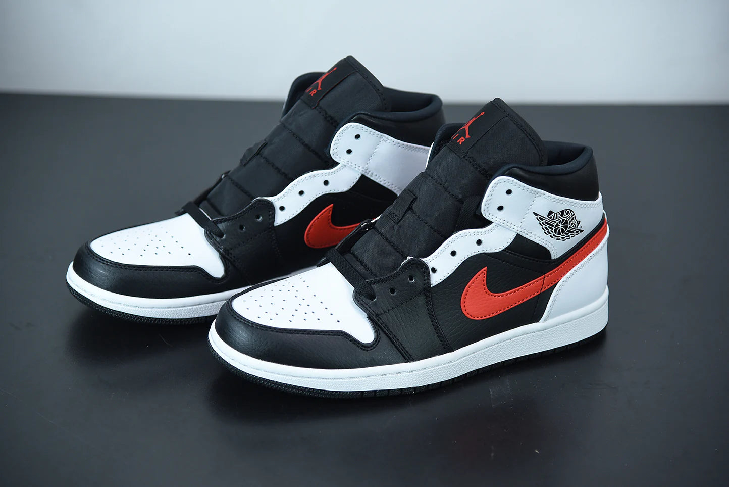 Nike Air Jordan 1 Mid “Chile Red”