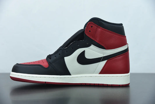 Nike Air Jordan 1  Retro High OG Chicago