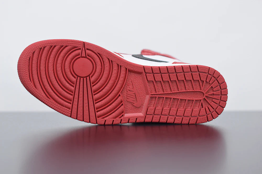 Nike Air Jordan 1 Retro High “Chicago”