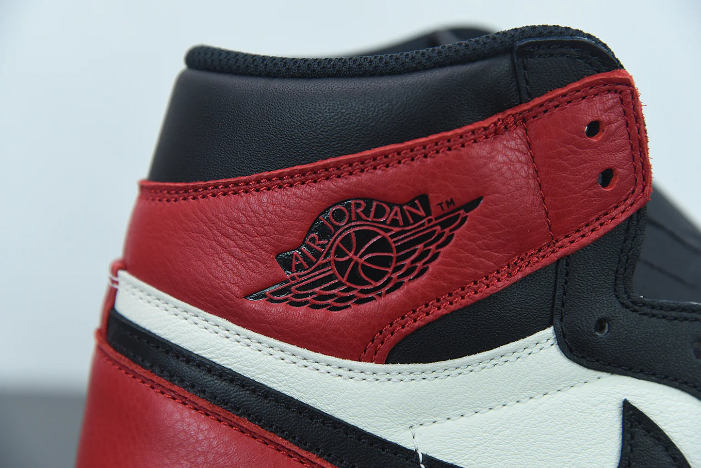 Nike Air Jordan 1  Retro High OG Chicago