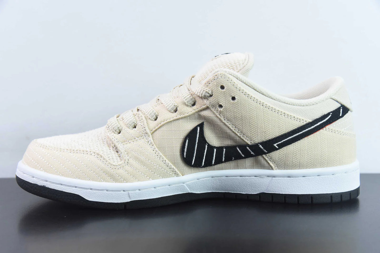 Nike SB Dunk Low “Albino & Preto”
