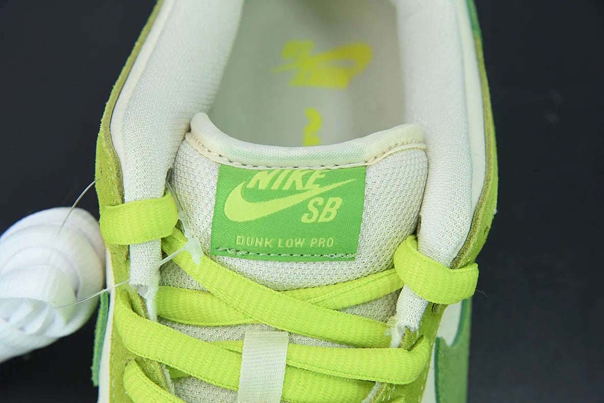 Nike Dunk Low “Green Apple”