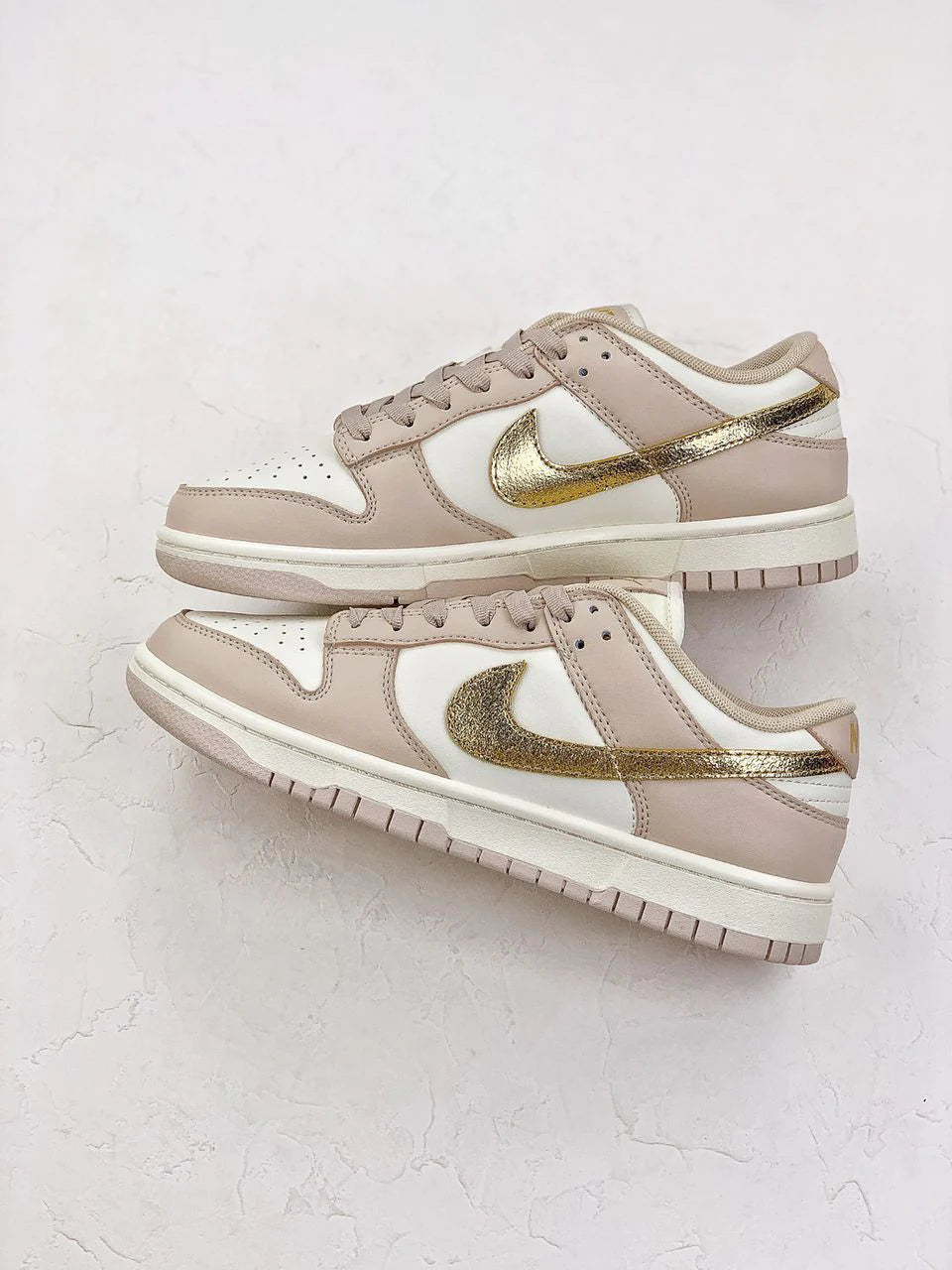 Nike Dunk Low ”Gold Swoosh”