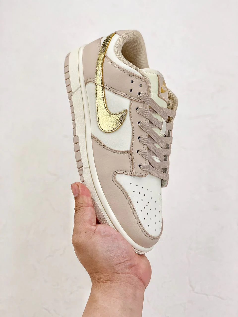 Nike Dunk Low ”Gold Swoosh”