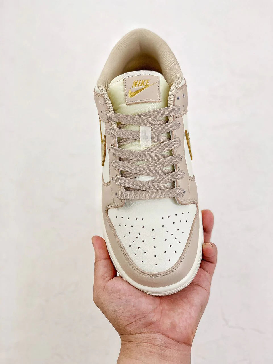 Nike Dunk Low ”Gold Swoosh”
