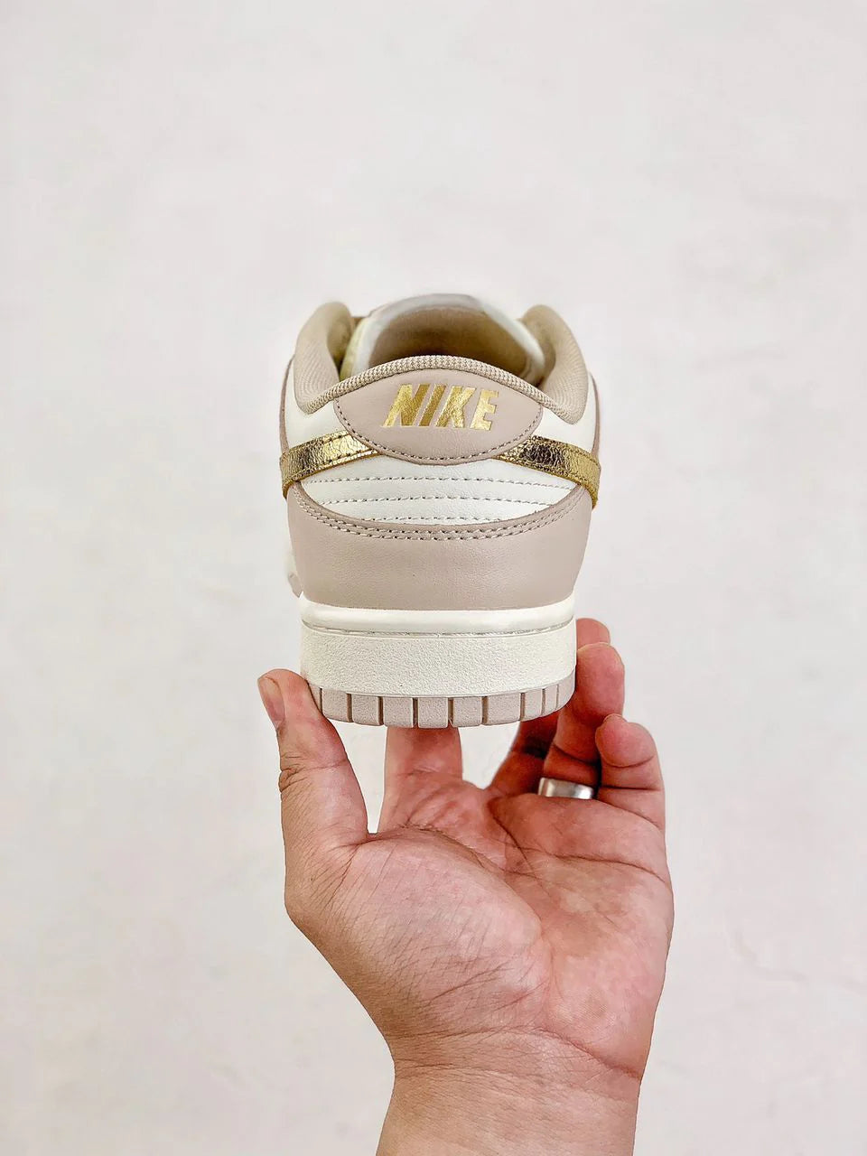 Nike Dunk Low ”Gold Swoosh”