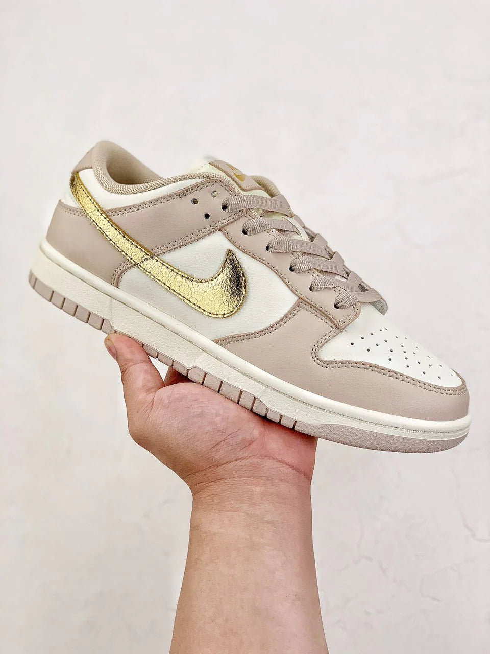 Nike Dunk Low ”Gold Swoosh”