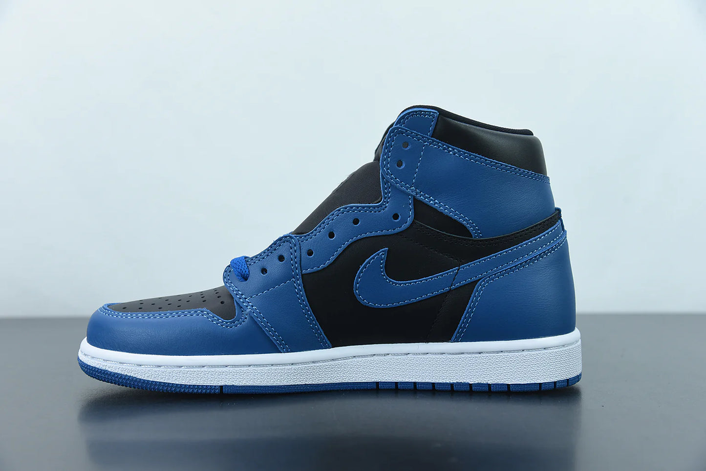 Nike Air Jordan 1 Retro High OG “Dark Marina Blue”